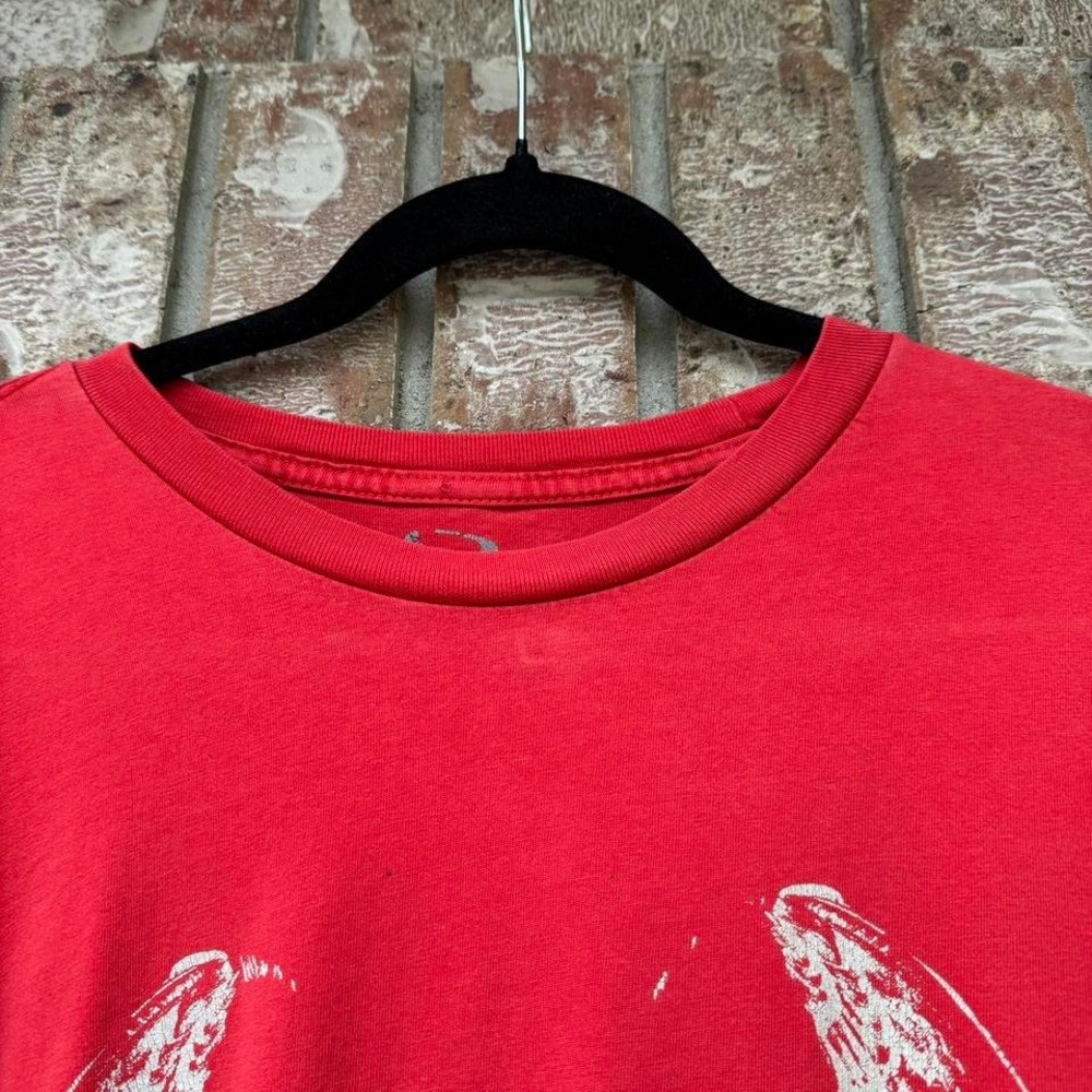 **SOLD** 00s RED OAKLEY "ANGEL SKULL" GRAPHIC TEE - Picture 5 of 8